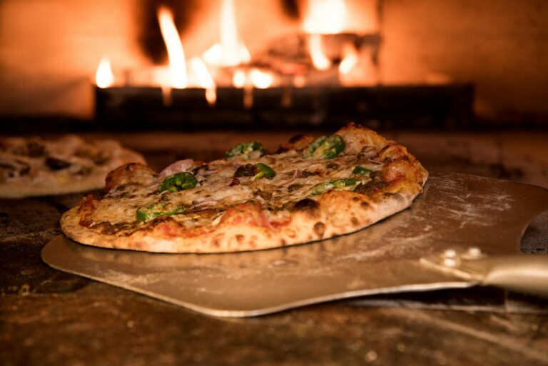 pizza saintes dans un four à bois en Charente Maritime