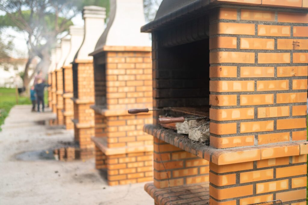 les avantages de la cuisson dans une barbecue en pierre